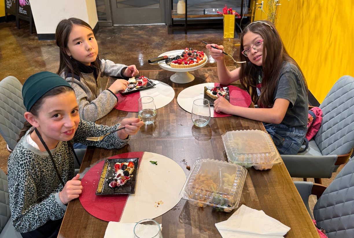 camps — kids cooking together